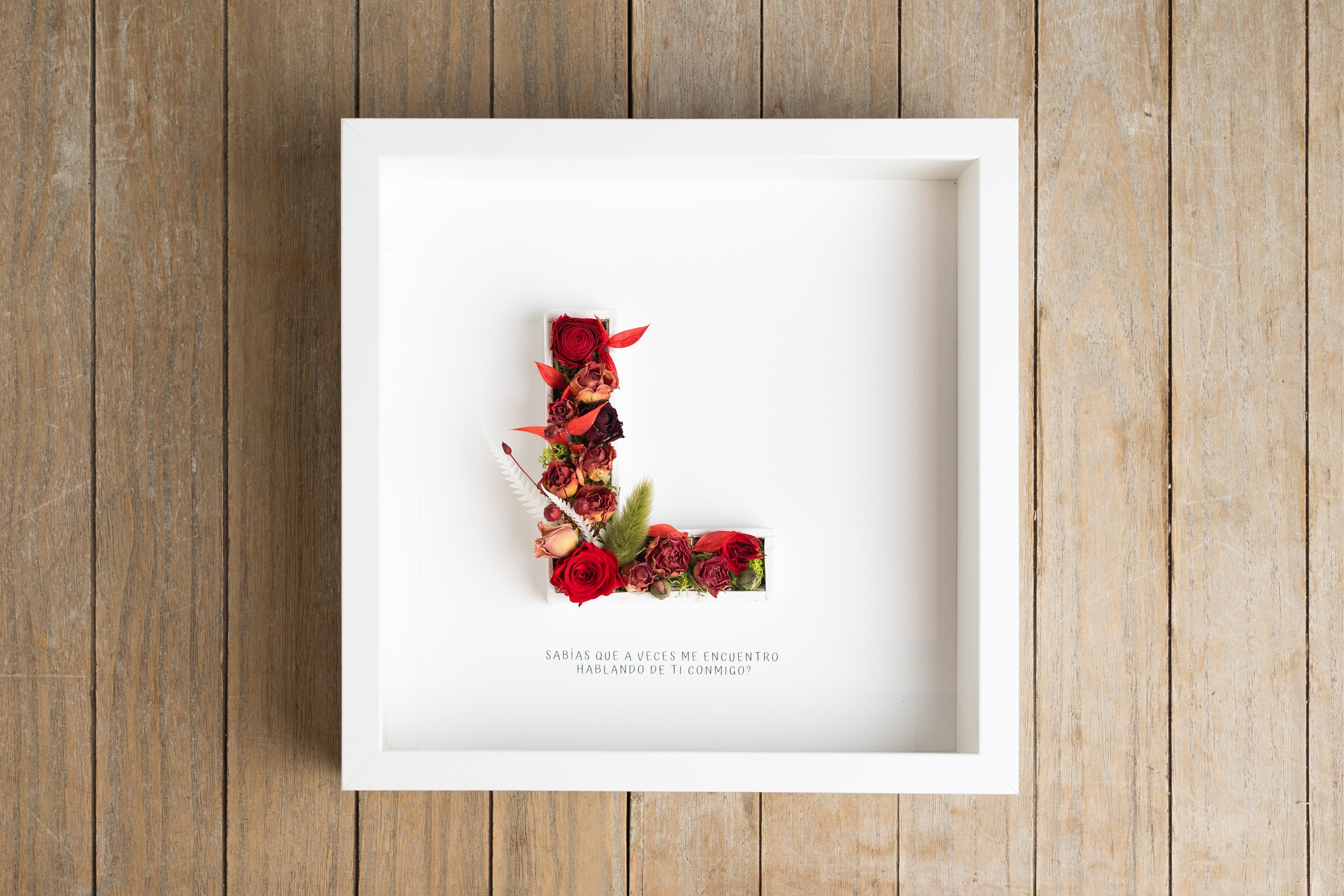 Letra L con flor seca